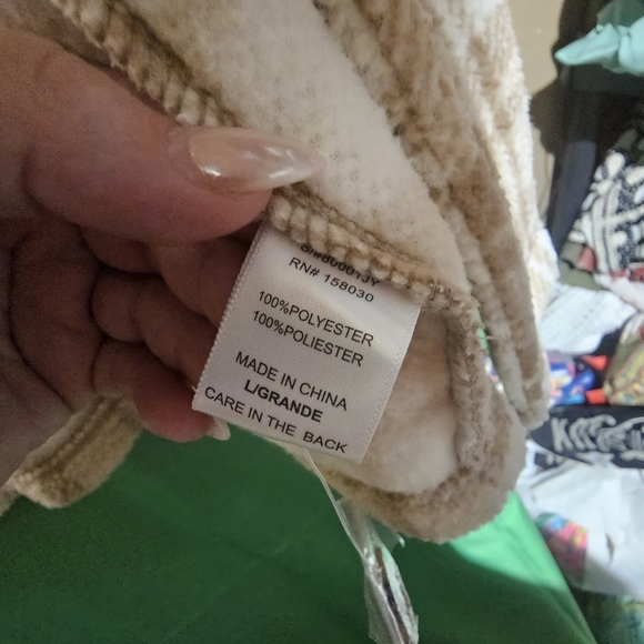 Love Tree Cream and Tan Plaid Teddy Jacket EUC Size Large PTP 24 - Picture 6 of 6